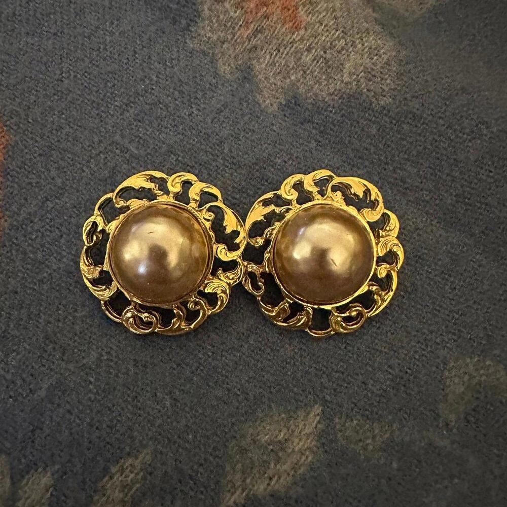 Vintage Carol Lee Gold Tone Filigree Pearl Clip-On Earrings